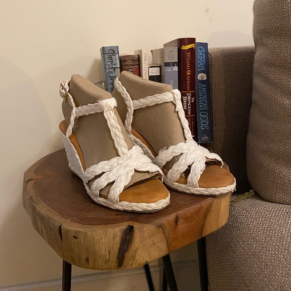 Andre Assous White Wedges - Size 39 (8.5) - Picture 7 of 7